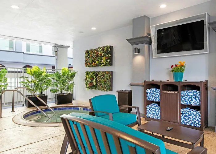 Peacock Suites